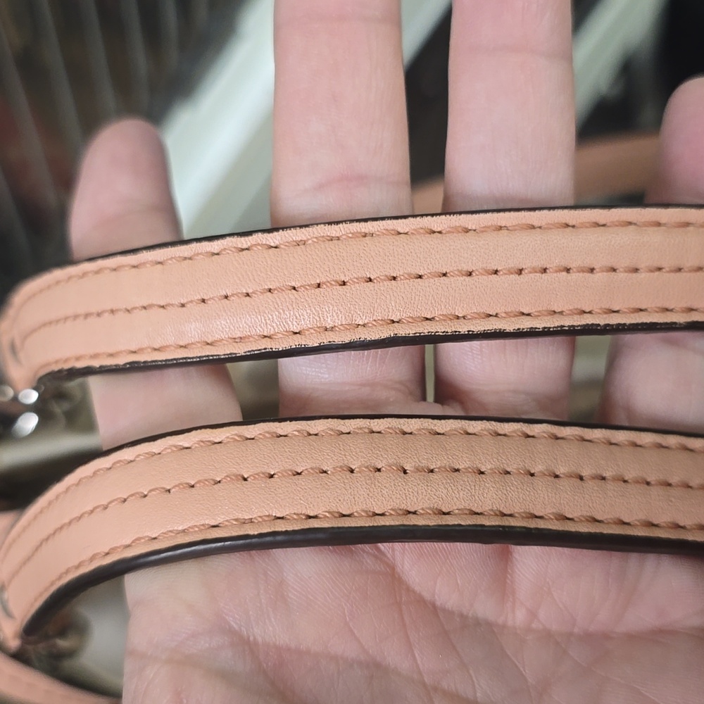 Coach Cream and Tan Shoulder Bag - Picture 6 of 10